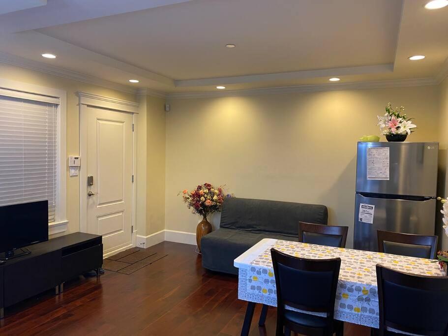 Spacious Modern New Suite Vancouver Bagian luar foto